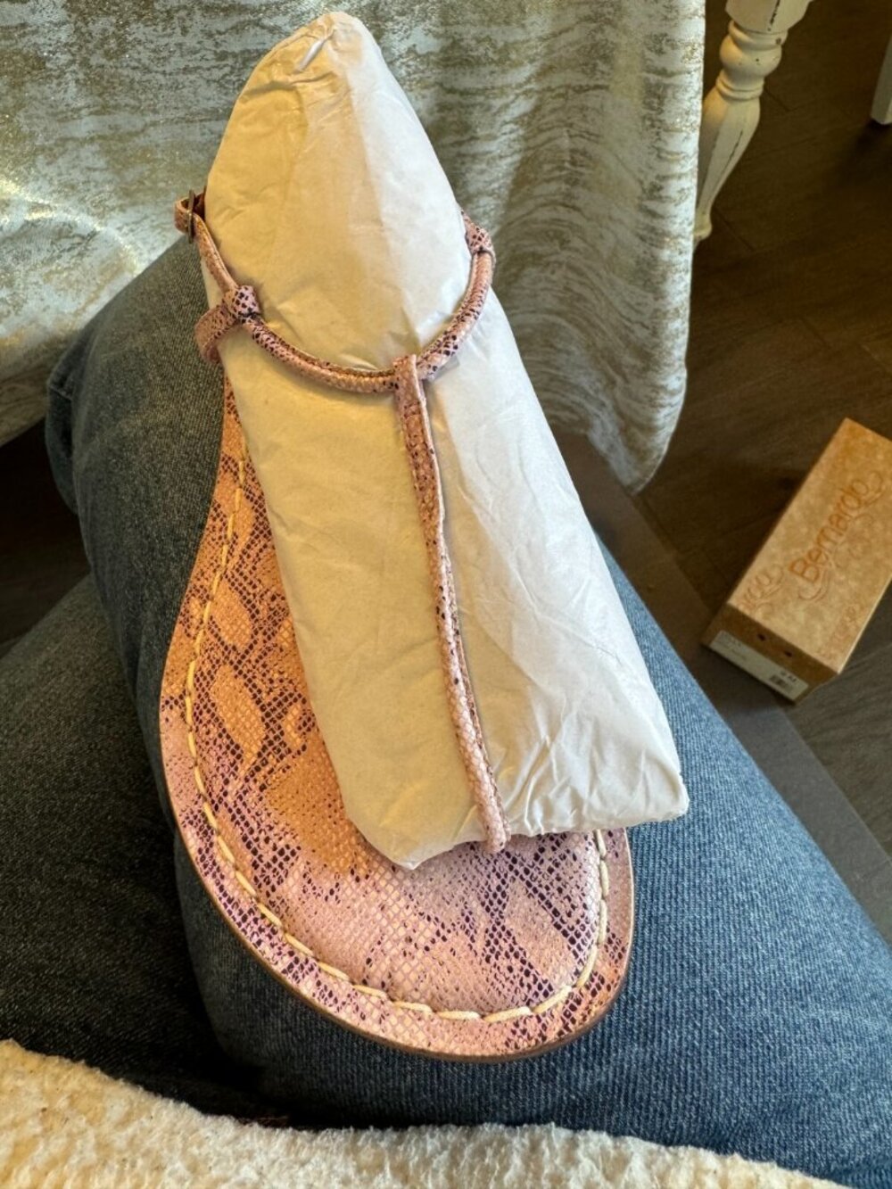 Bernardo Milly Sandal Pink Snake Mesh Thong Tubular T-Strap Size 5